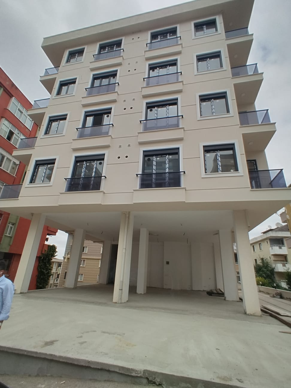 MALTEPE ZÜMRÜTEVLER KURUMSALA UYGUN MAĞAZA 