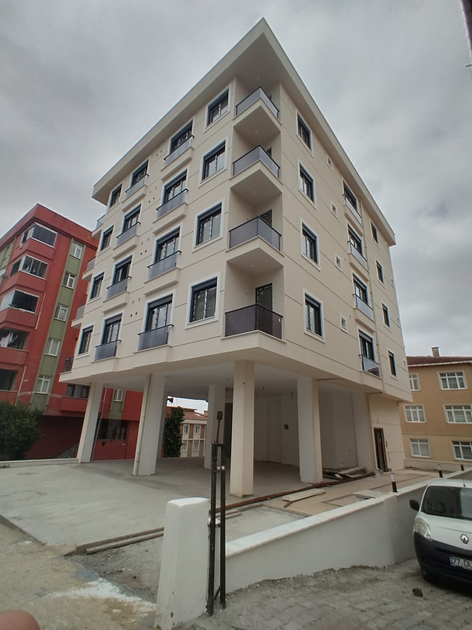 MALTEPE ZÜMRÜTEVLER KURUMSALA UYGUN MAĞAZA 