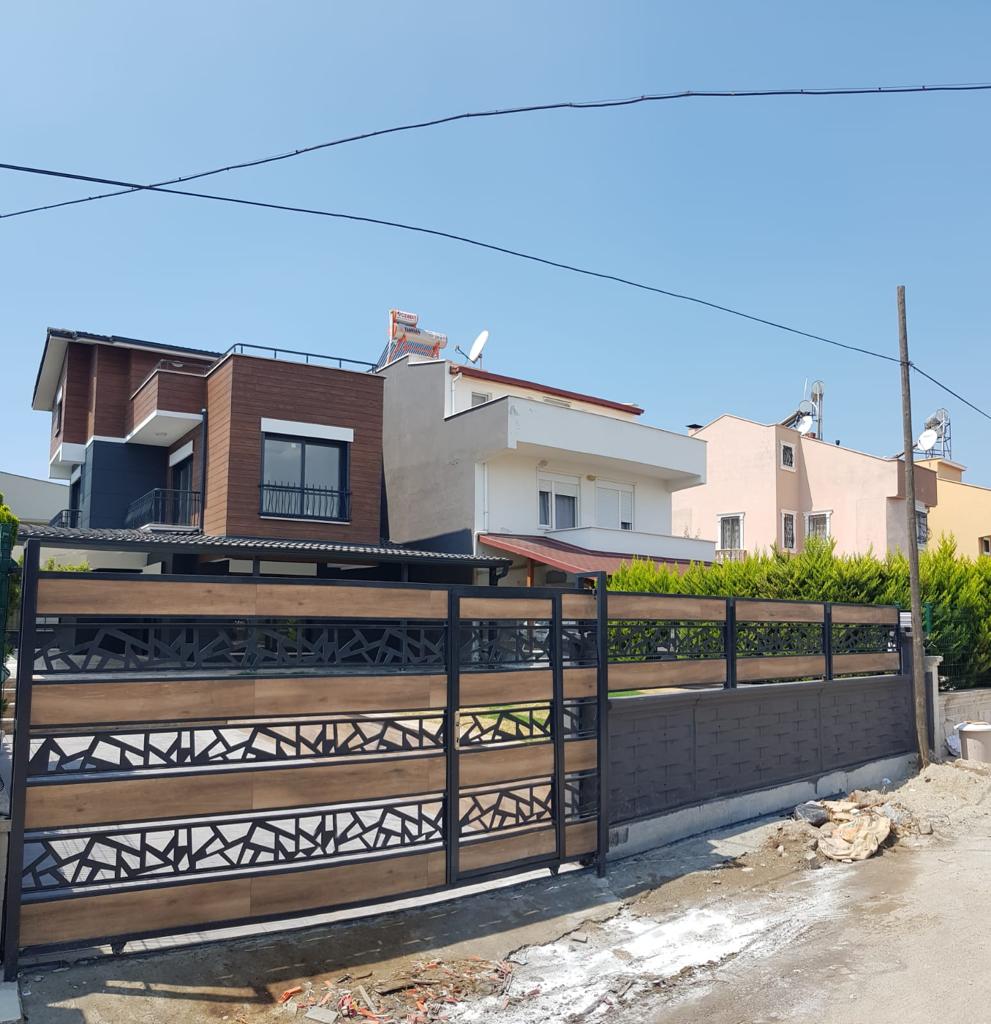DİKİLİ SALİHLER SATILIK 4+1 VİLLA