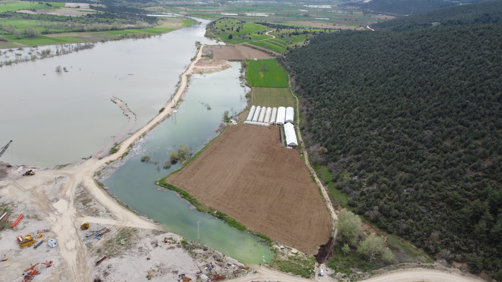 SAKARYA NEHRİ KENARINDA TARIMSAL VE HAYVANCILIK İÇİN EŞSİZ FIRSAT 