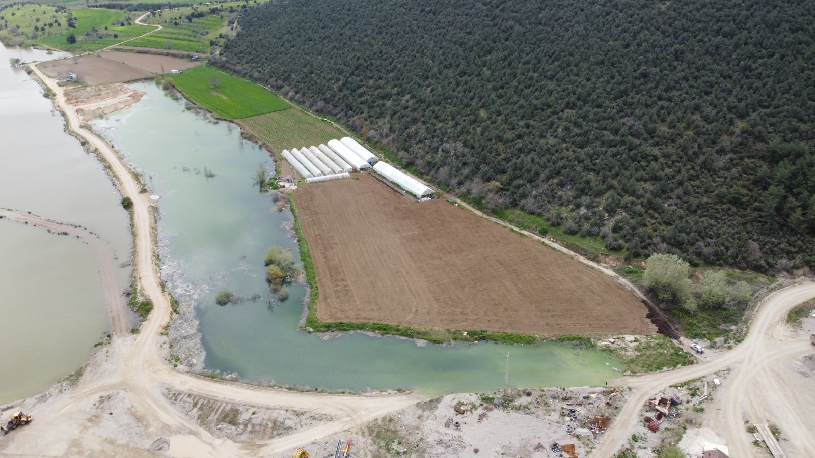 SAKARYA NEHRİ KENARINDA TARIMSAL VE HAYVANCILIK İÇİN EŞSİZ FIRSAT 