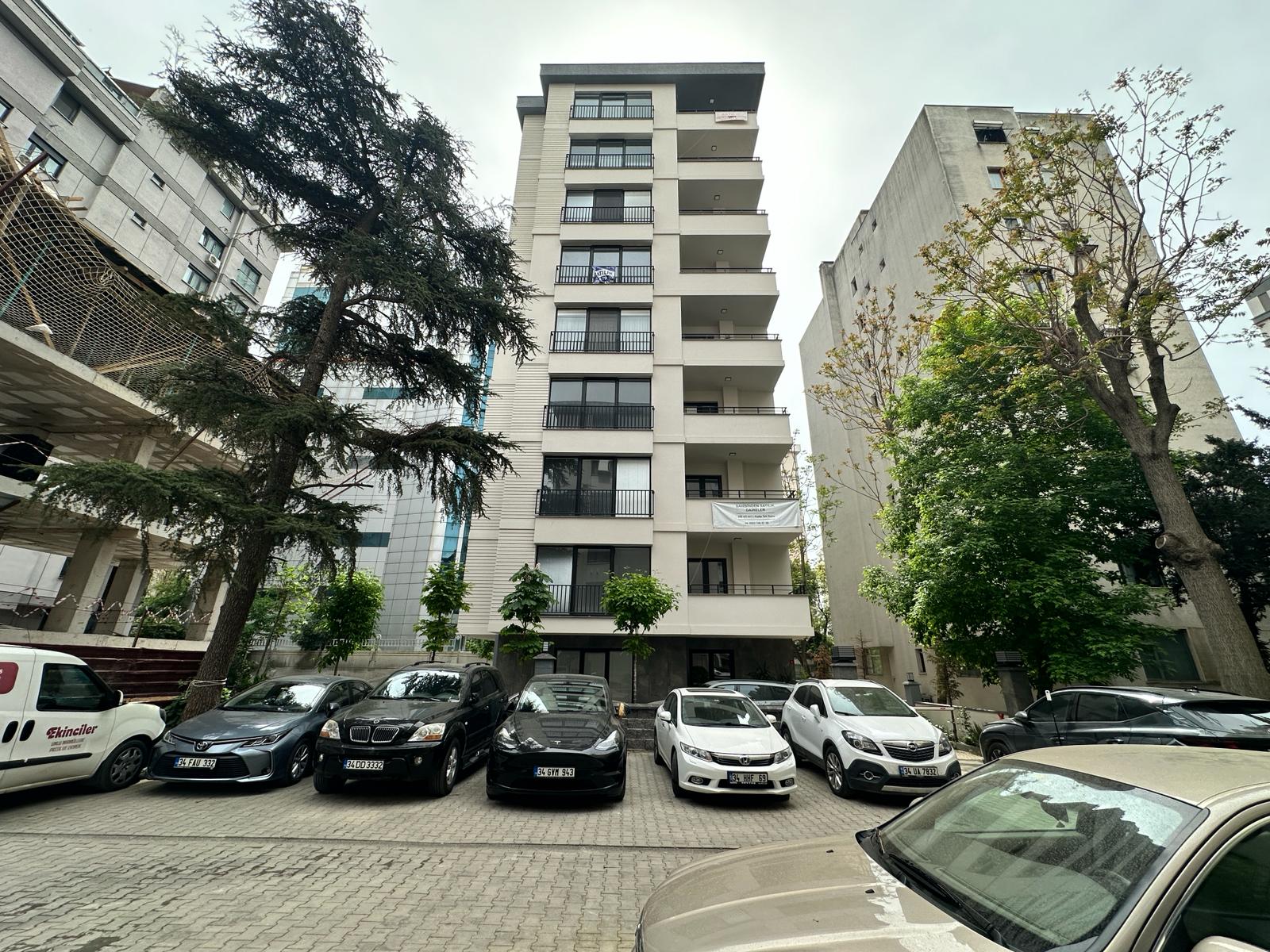 CADDEBOSTAN'DA BAĞDAT CADDESİ'NE YAKIN, LUX 4+1 DAİRE