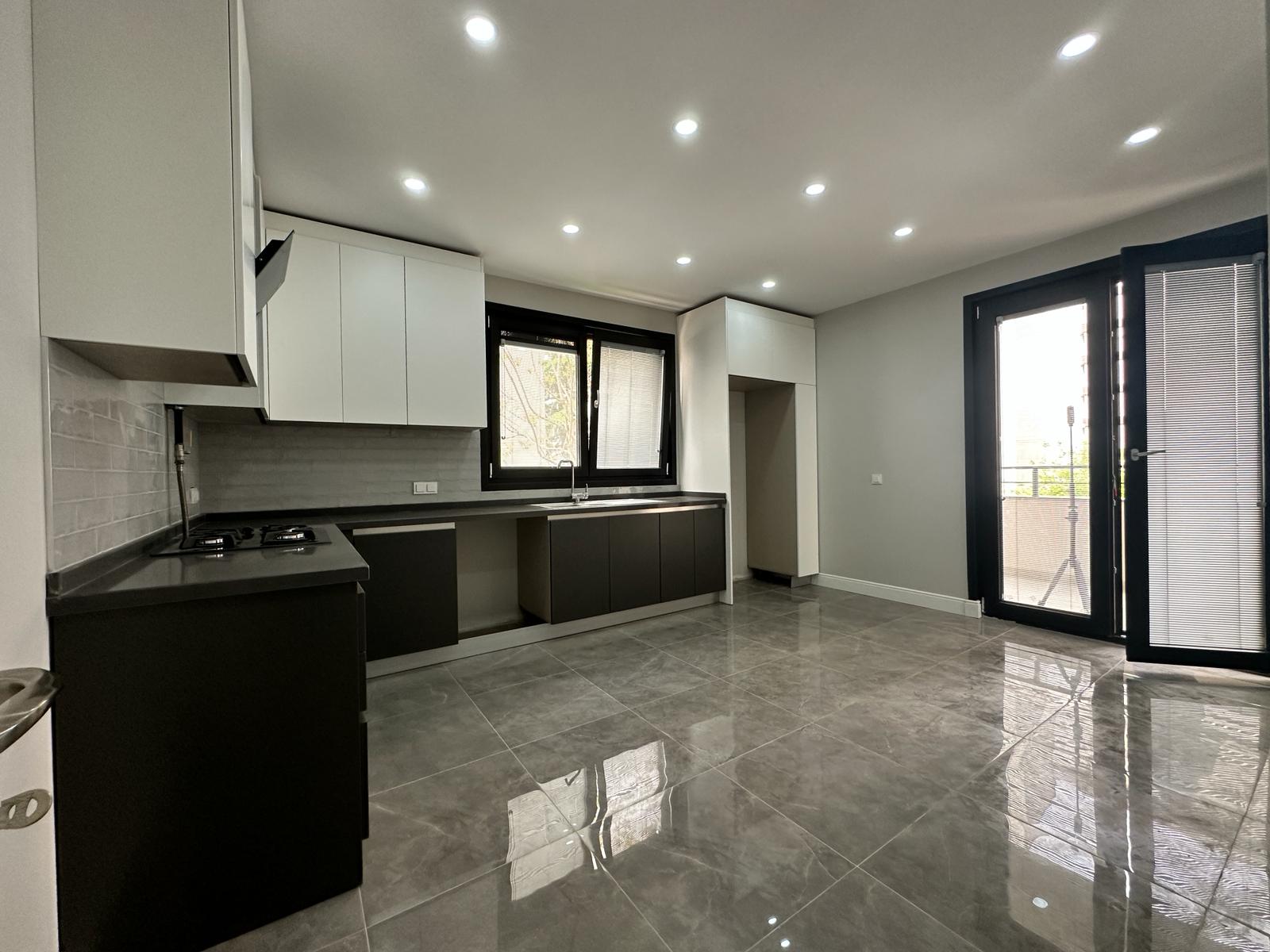 CADDEBOSTAN'DA BAĞDAT CADDESİ'NE YAKIN, LUX 4+1 DAİRE