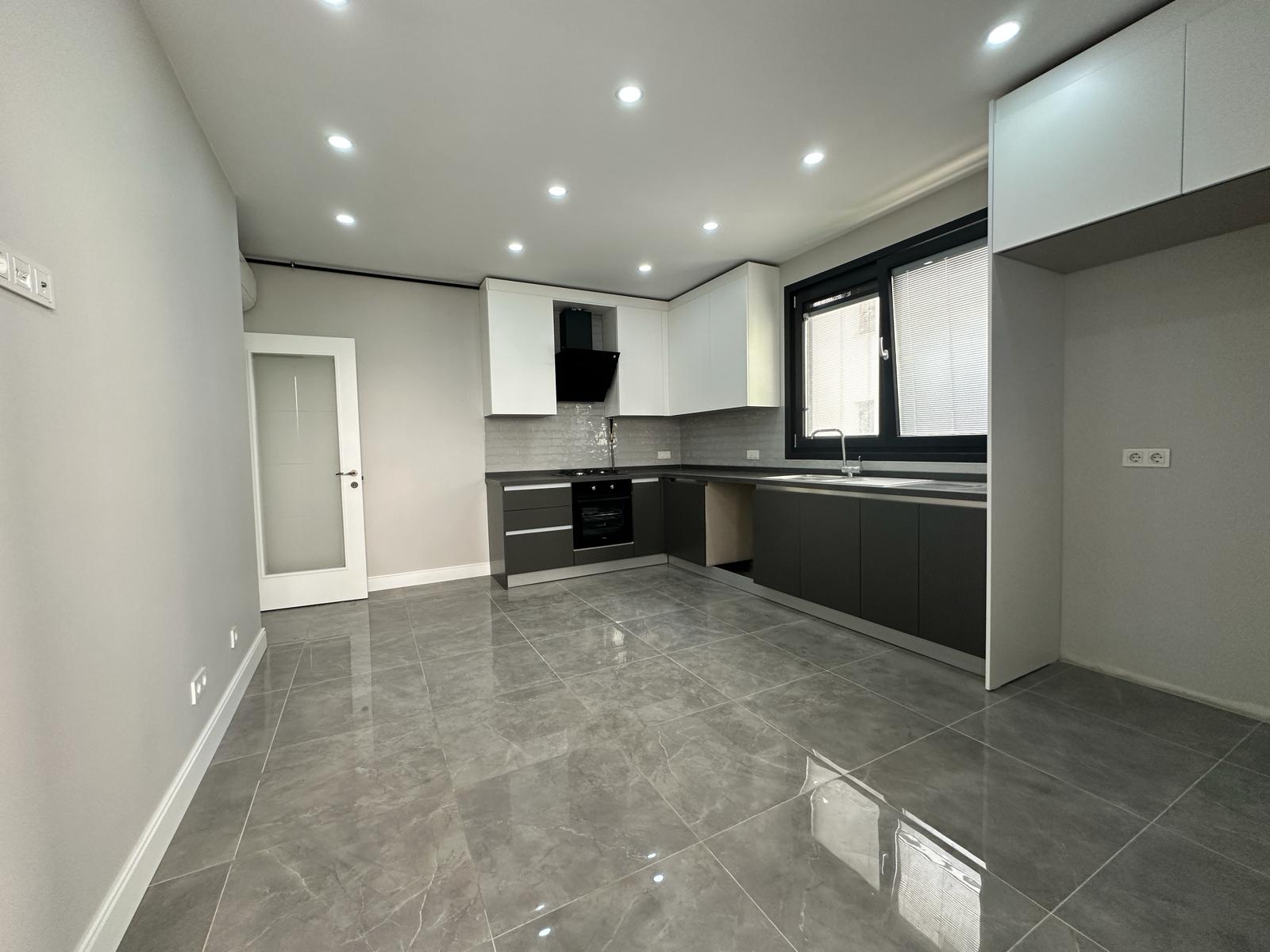 CADDEBOSTAN'DA BAĞDAT CADDESİ'NE YAKIN, LUX 4+1 DAİRE