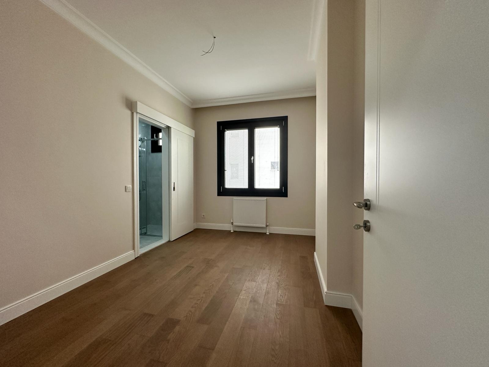 CADDEBOSTAN'DA BAĞDAT CADDESİ'NE YAKIN, LUX 4+1 DAİRE