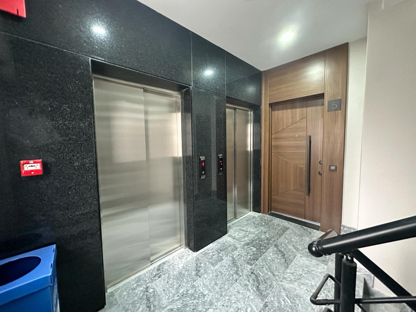 CADDEBOSTAN'DA BAĞDAT CADDESİ'NE YAKIN, LUX 4+1 DAİRE