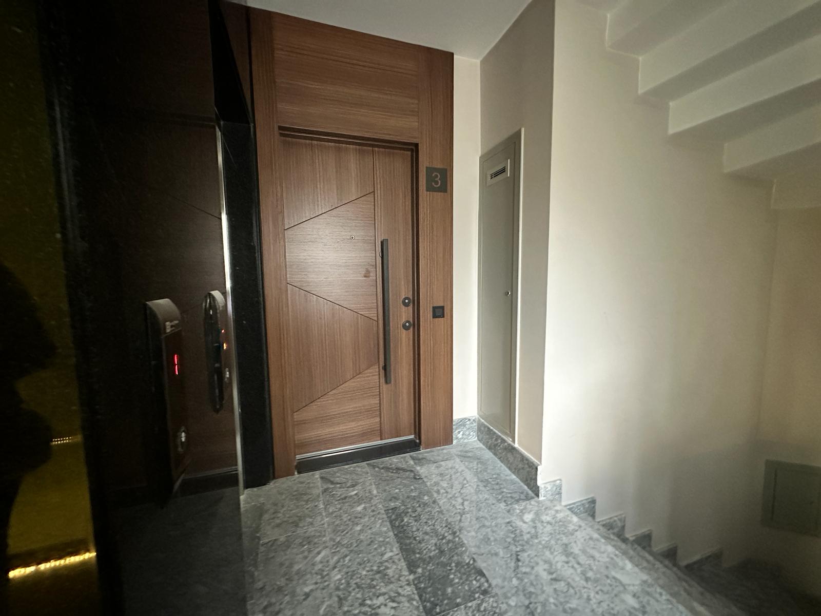 CADDEBOSTAN'DA BAĞDAT CADDESİ'NE YAKIN, LUX 4+1 DAİRE