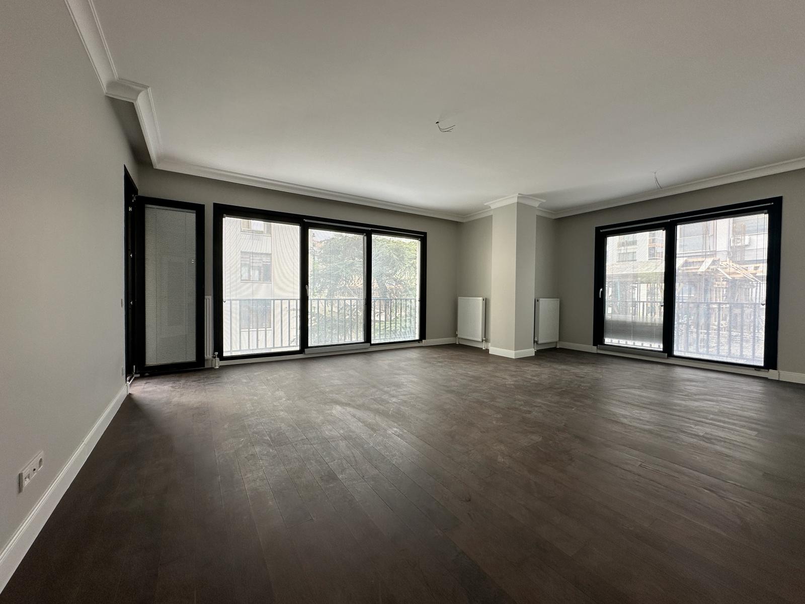 CADDEBOSTAN'DA BAĞDAT CADDESİ'NE YAKIN, LUX 4+1 DAİRE