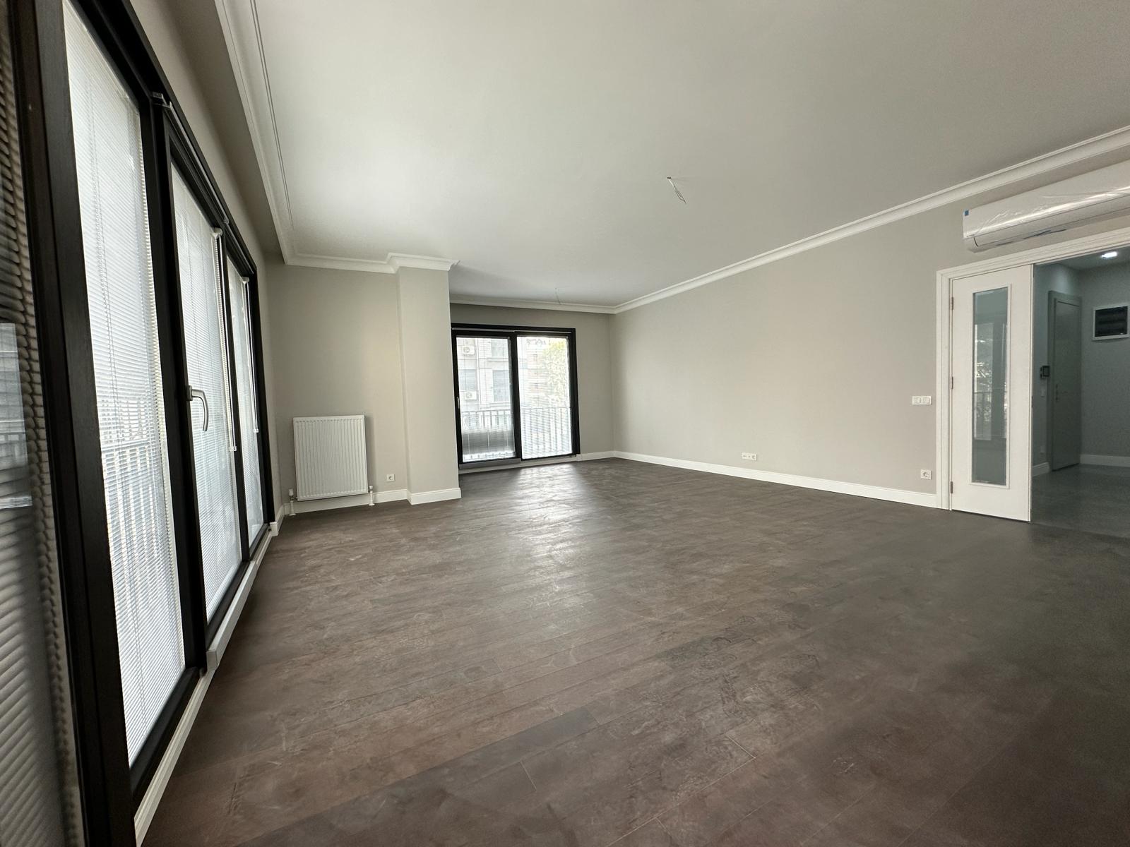 CADDEBOSTAN'DA BAĞDAT CADDESİ'NE YAKIN, LUX 4+1 DAİRE