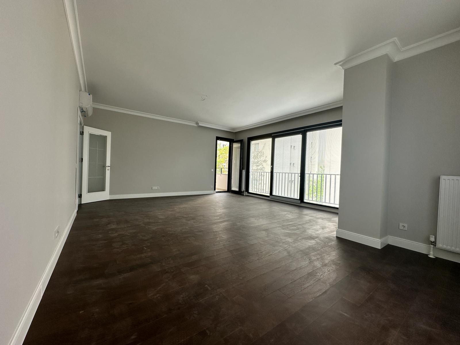 CADDEBOSTAN'DA BAĞDAT CADDESİ'NE YAKIN, LUX 4+1 DAİRE