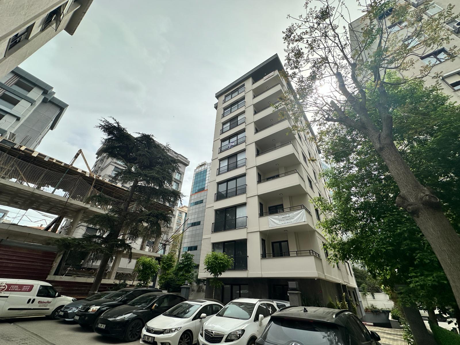 CADDEBOSTAN'DA BAĞDAT CADDESİ'NE YAKIN, KONFORLU 1+1 DAİRE
