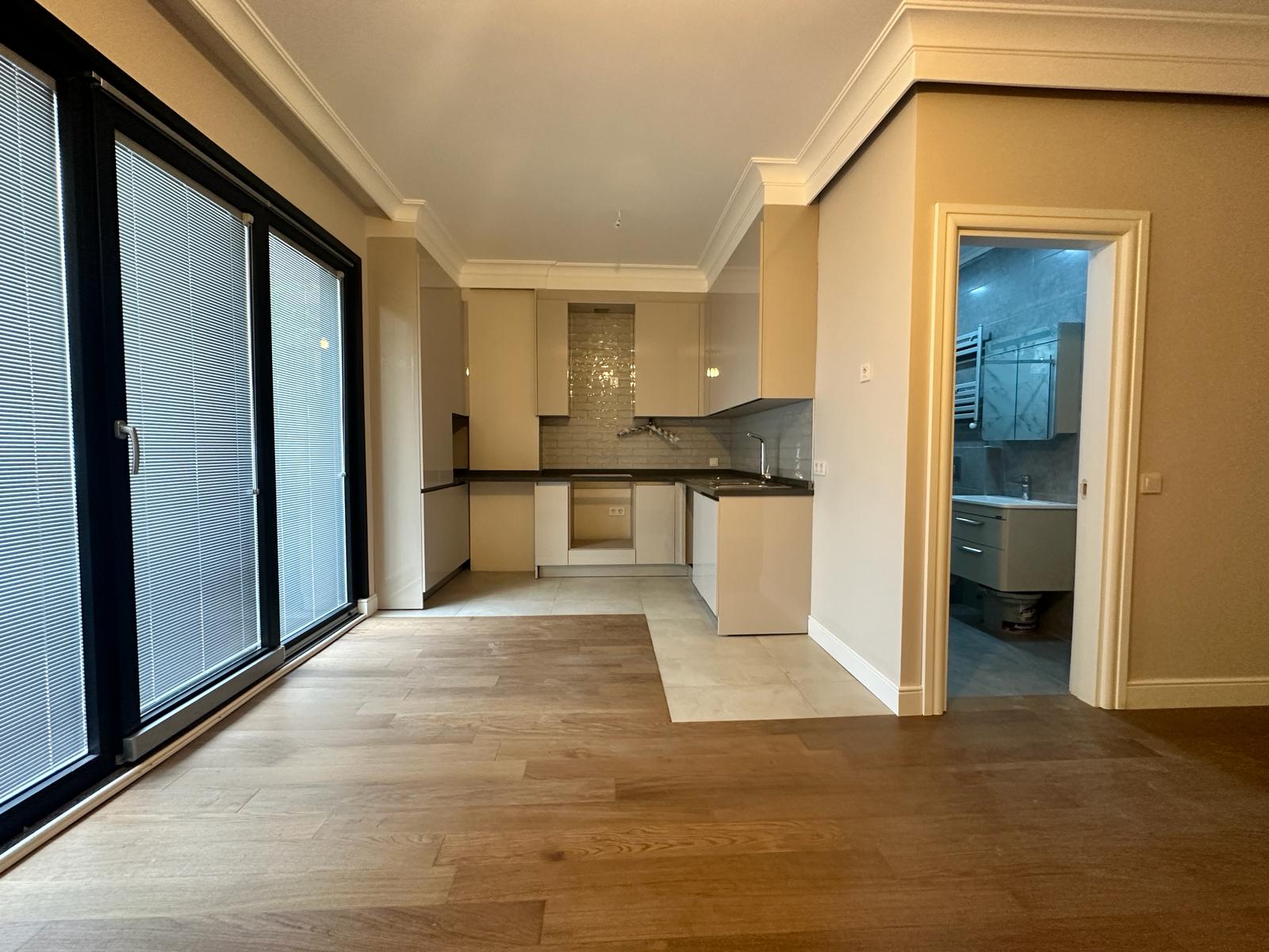 CADDEBOSTAN'DA BAĞDAT CADDESİ'NE YAKIN, KONFORLU 1+1 DAİRE