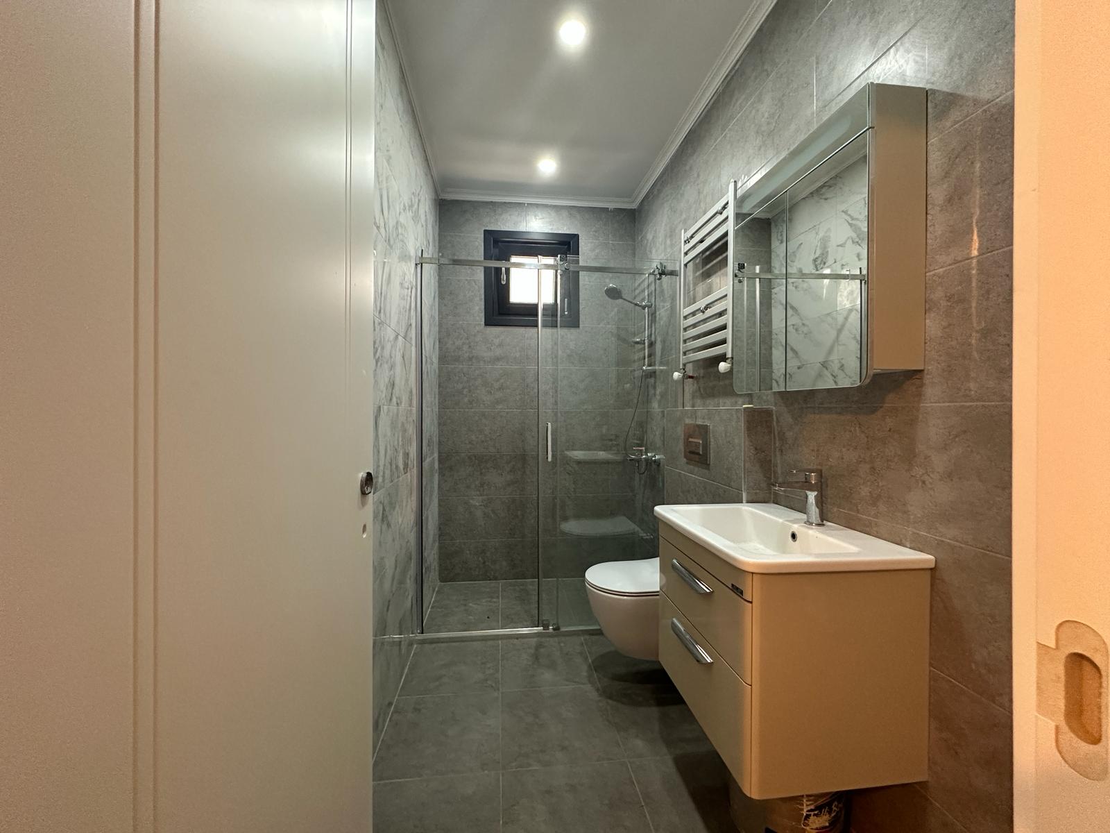 CADDEBOSTAN'DA BAĞDAT CADDESİ'NE YAKIN, KONFORLU 1+1 DAİRE