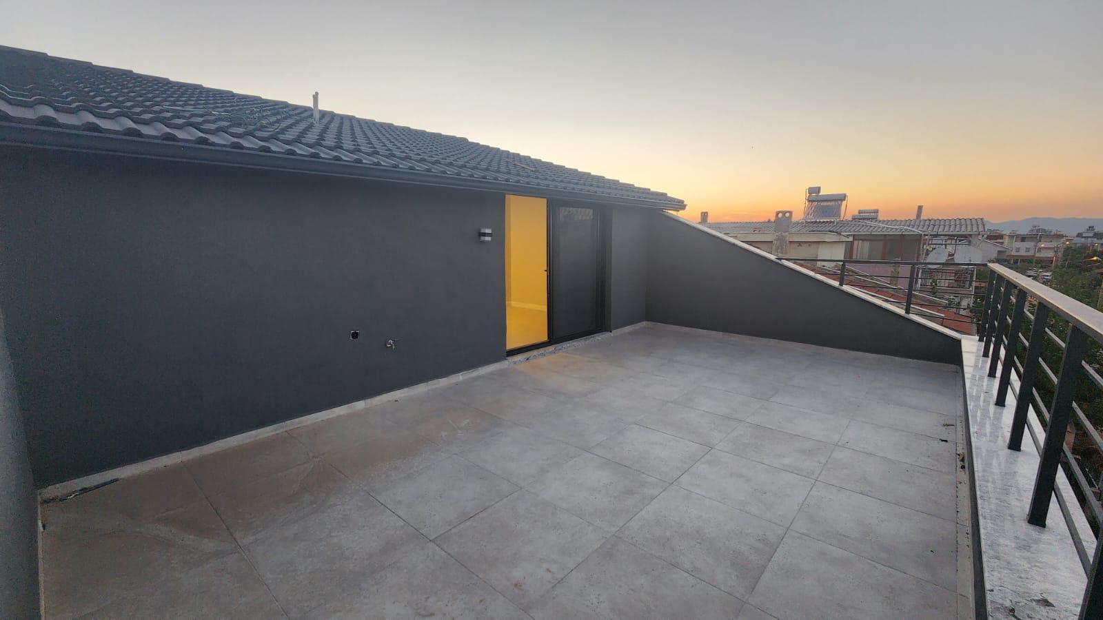 Dikili Merkezde Satılık 3+1 Triplex Villa – Denize 350 Metre Mesafede