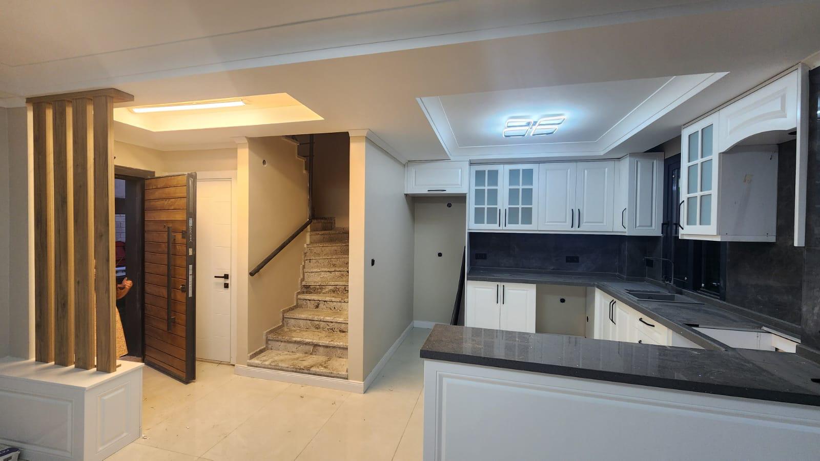 Dikili Merkezde Satılık 3+1 Triplex Villa – Denize 350 Metre Mesafede