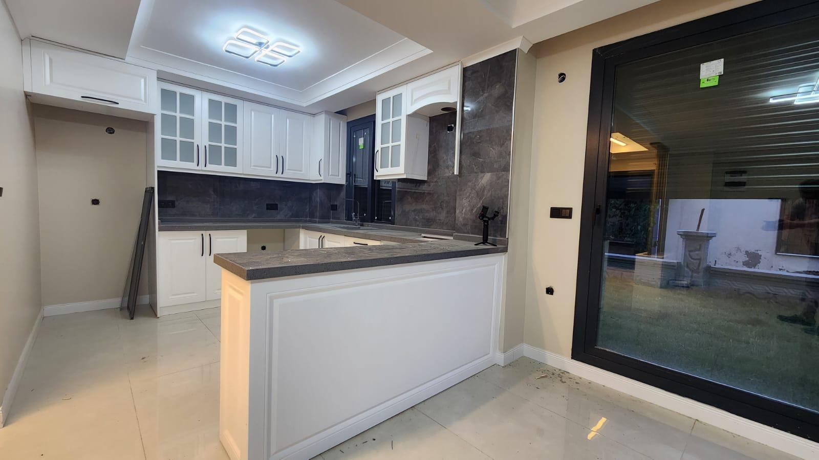Dikili Merkezde Satılık 3+1 Triplex Villa – Denize 350 Metre Mesafede