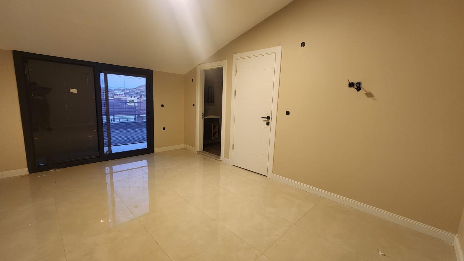 Dikili Merkezde Satılık 3+1 Triplex Villa – Denize 350 Metre Mesafede