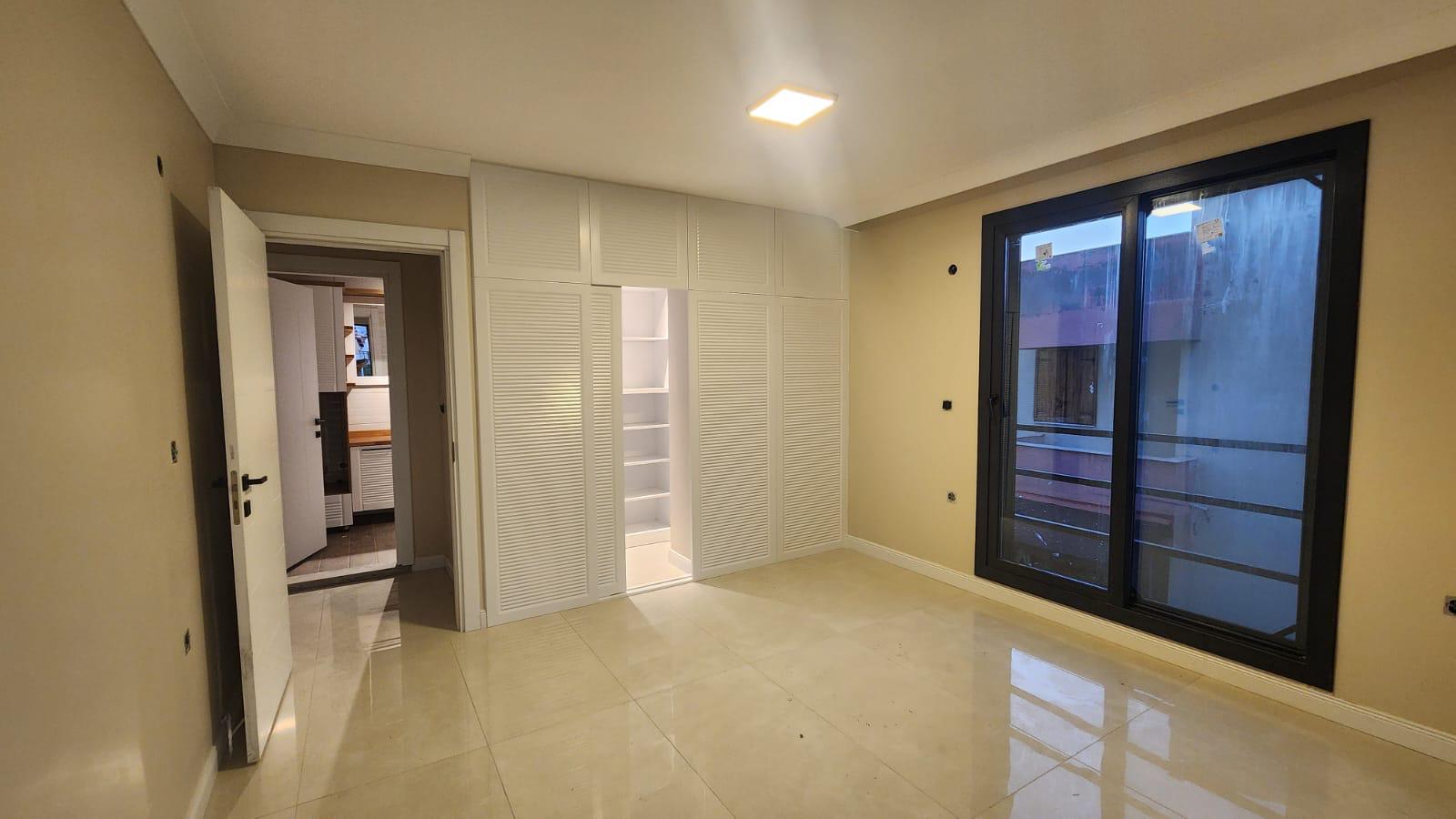 Dikili Merkezde Satılık 3+1 Triplex Villa – Denize 350 Metre Mesafede