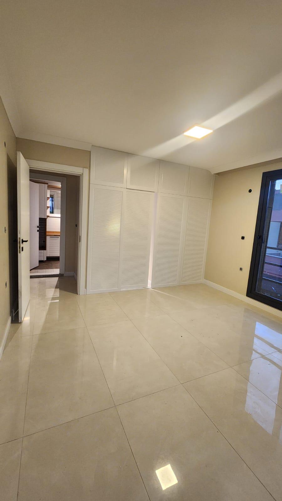 Dikili Merkezde Satılık 3+1 Triplex Villa – Denize 350 Metre Mesafede
