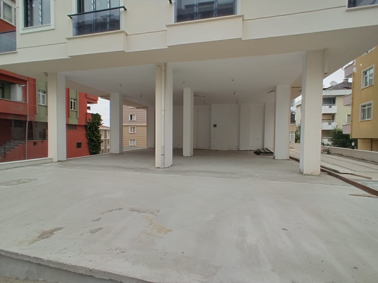 MALTEPE ZÜMRÜTEVLER KURUMSALA UYGUN MAĞAZA 