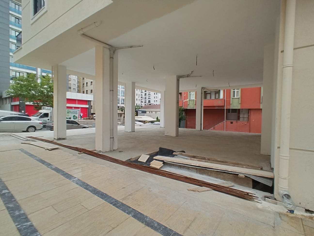 MALTEPE ZÜMRÜTEVLER KURUMSALA UYGUN MAĞAZA 